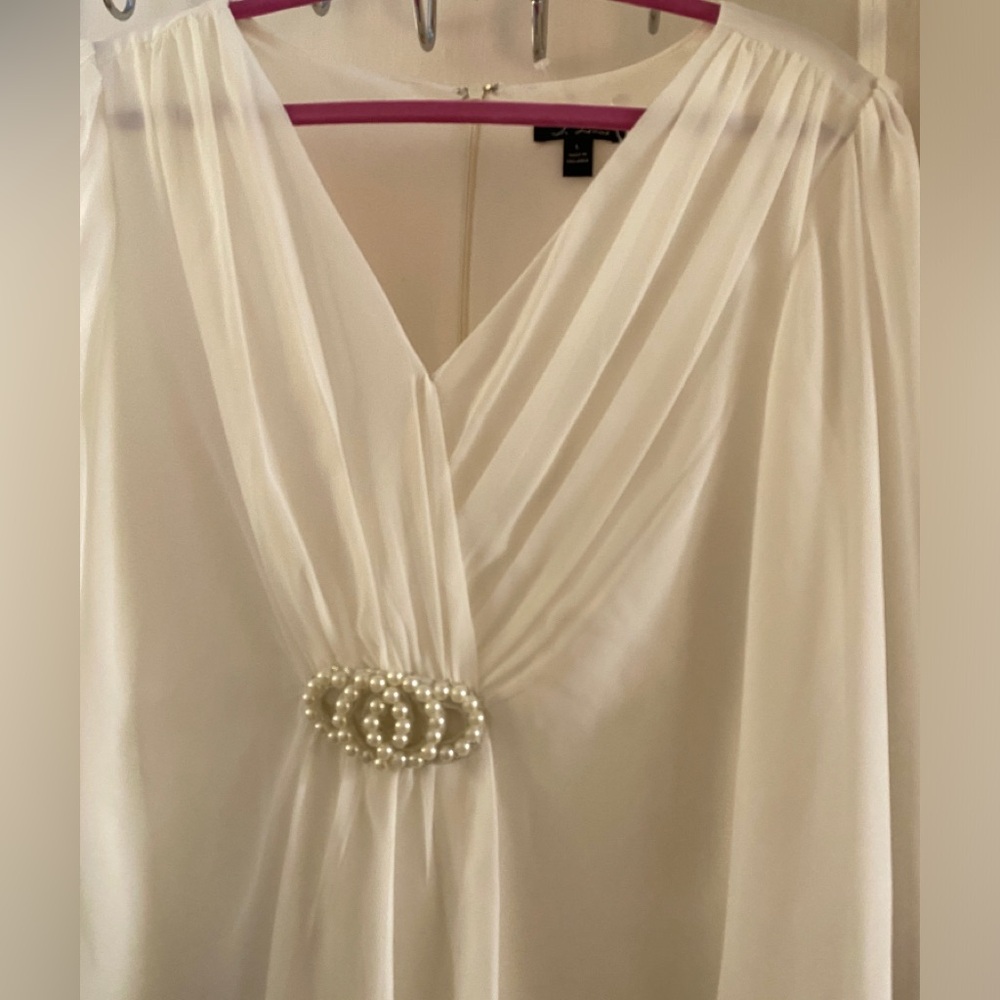 Excellent condition S. Levine white flowy blouse, size L